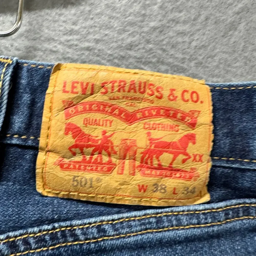 Levi's 501 Jeans Mens 38x34 (38x33 ACTUAL) Button Fly Blue Denim Straight‎ Fit